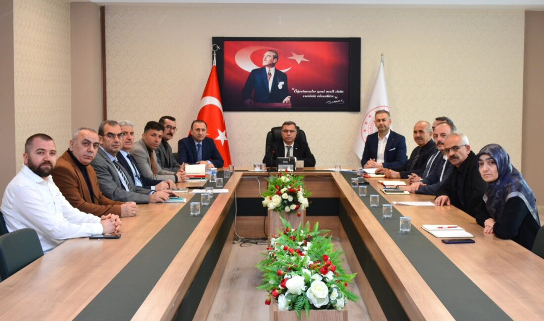 Yozgat İl Millî Eğitim Müdürü İsmail Altınkaynak başkanlığında, kurum yöneticilerinin