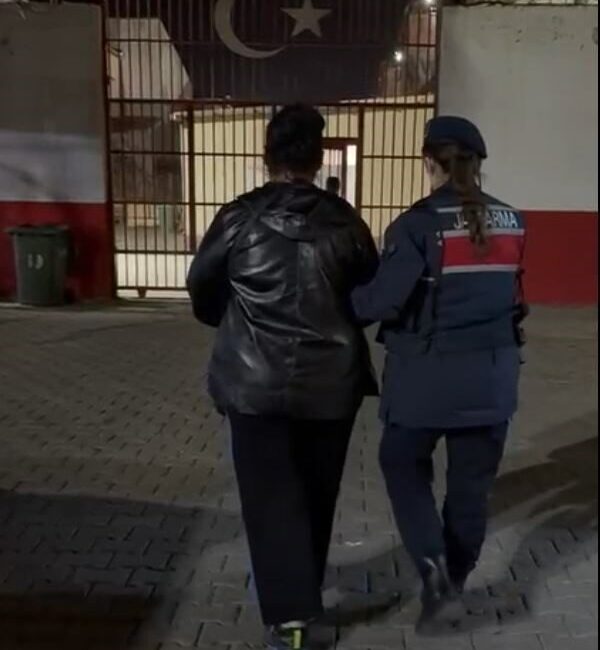 Kuşadası ilçesinde, 16 ayrı suç dosyasından aranan ve toplamda 73