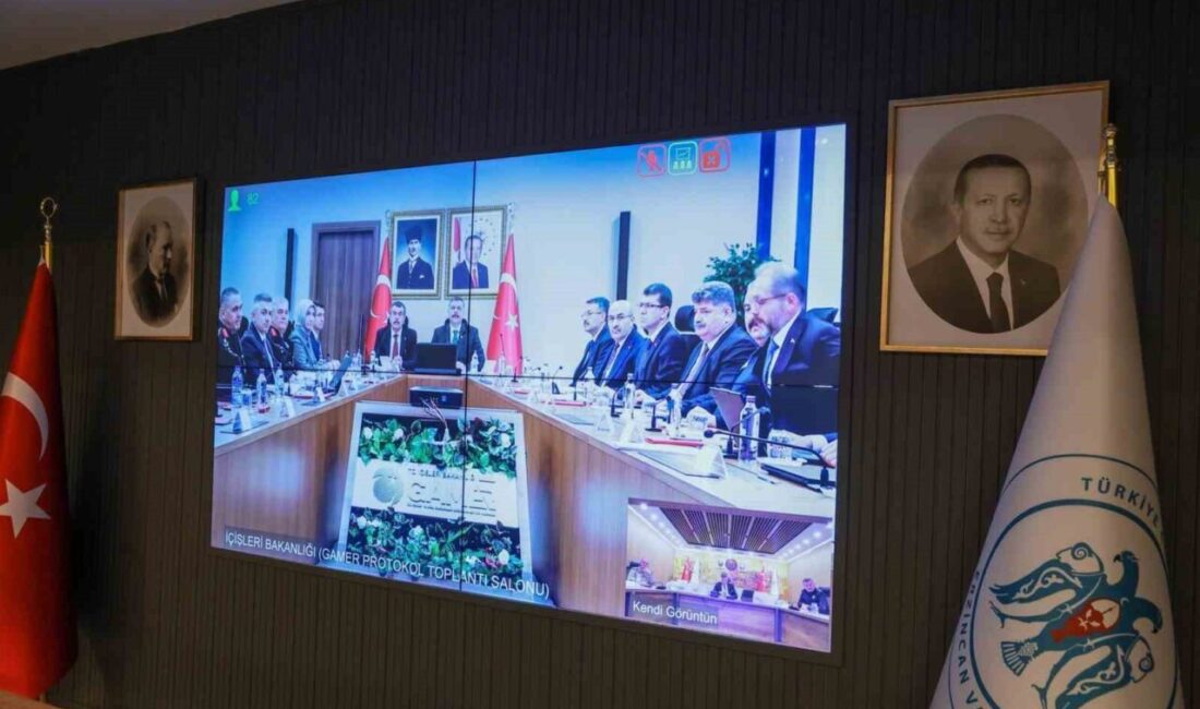 Video Konferans Sistemi (VKS) üzerinden gerçekleştirilen toplantıya, Erzincan Valisi Hamza