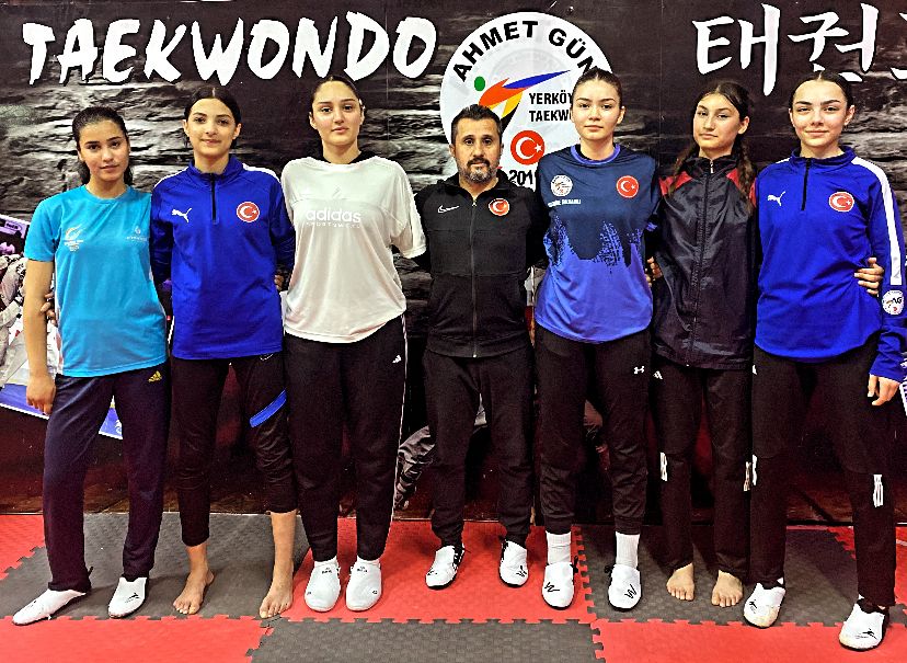 Yozgat’ın Yerköy ilçesinde faaliyet gösteren taekwondocular, yıl boyunca elde ettikleri