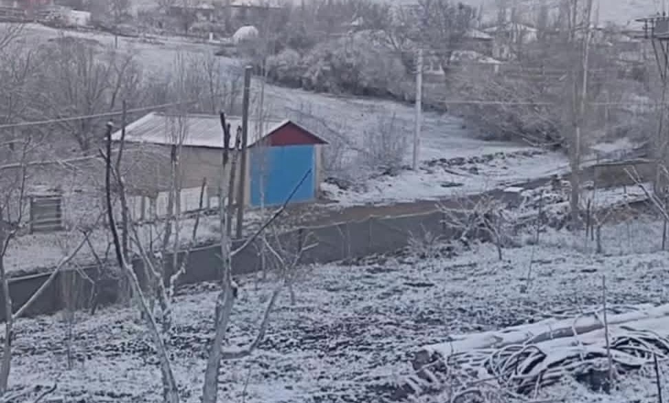 Çiçekdağı ilçesinde Nisan ayında yağan kar, hem vatandaşları hem de