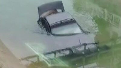 Adana’da bir otomobilin kontrolünden çıkarak sulama kanalına düştü. Sürücü, kaza