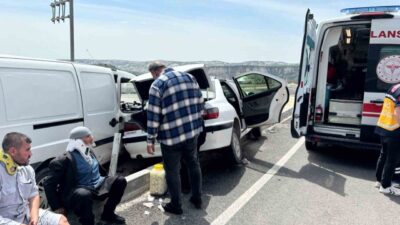 Besni ilçesinde meydana gelen trafik kazasında 4 kişi yaralandı. Kaza,