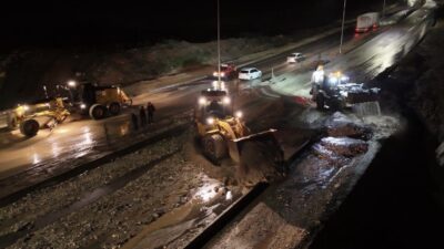 Adıyaman ilinde meydana gelen şiddetli yağışlar sonucu Mersin Caddesi’nde heyelan