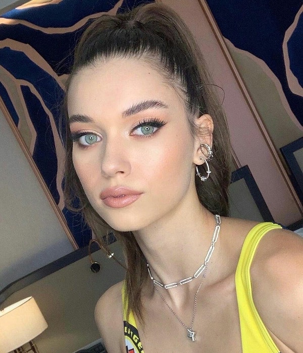 Afra Saraçoğlu Kimdir? Kaç Yaşında ve Nereli? - Onedio