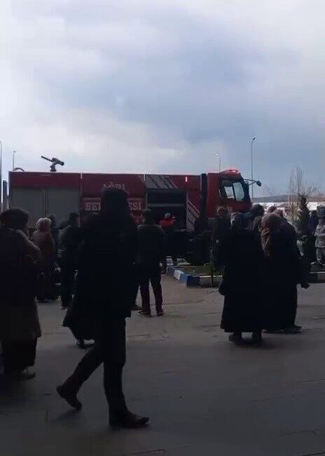 Ağrı Eğitim ve Araştırma Hastanesi’nde meydana gelen yangın panik yarattı.