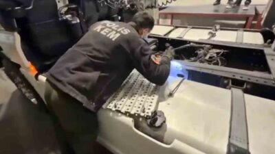 Ağrı’da gerçekleştirilen uyuşturucu operasyonunda 1 kilo 220 gram skunk maddesi