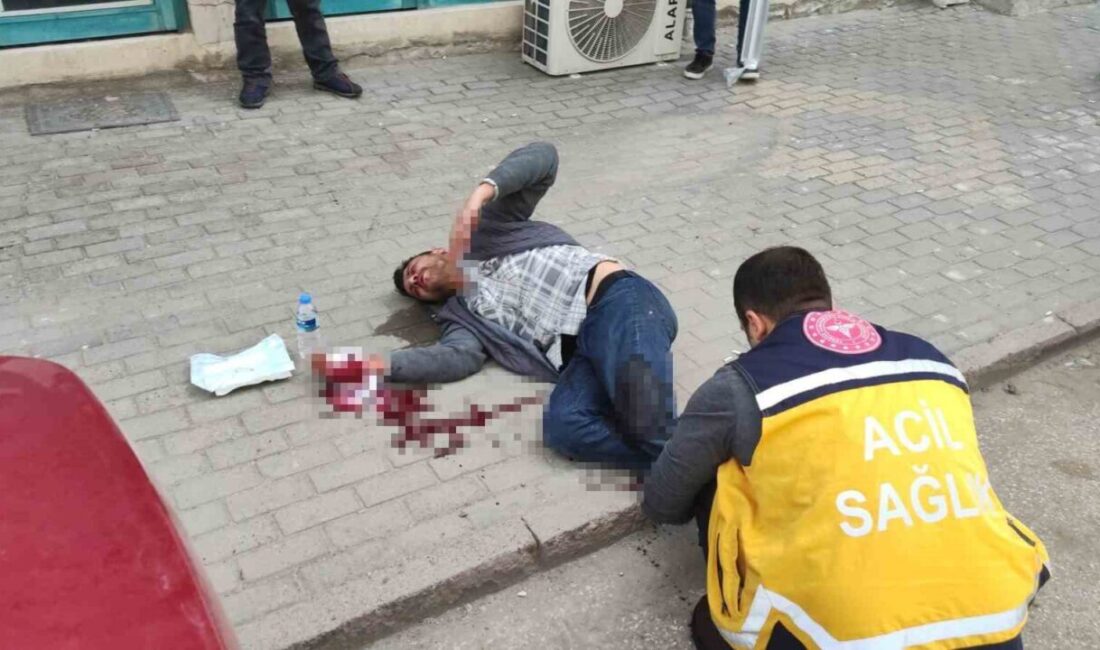 Aksaray’da bir genç, işe gitmek için yola çıktığı sırada aralarında