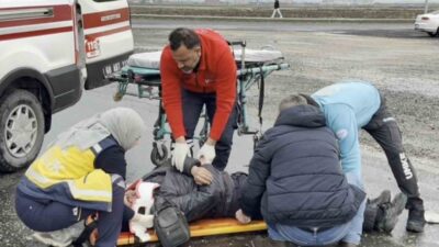 Aksaray’da meydana gelen trafik kazasında motosiklet ile otomobil çarpıştı ve