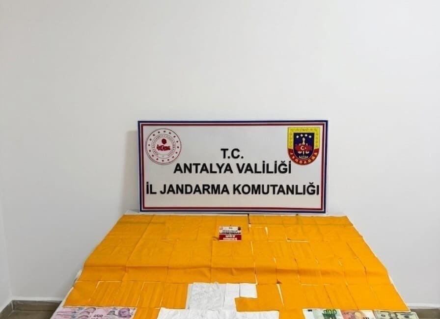 Antalya Valiliği Jandarma Komutanlığı tarafından Alanya ilçesinde uyuşturucuyla mücadele operasyonunda