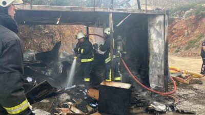 Alanya ilçesine bağlı Antalya’da bir inşaat alanında işçilerin konakladığı konteynerde