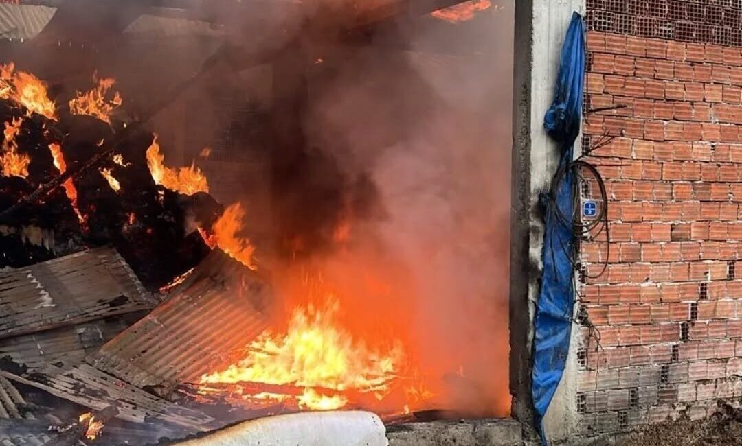 Kastamonu’da, Aşağı İsmaili köyü İmam Mahallesi’nde meydana gelen yangın, itfaiye