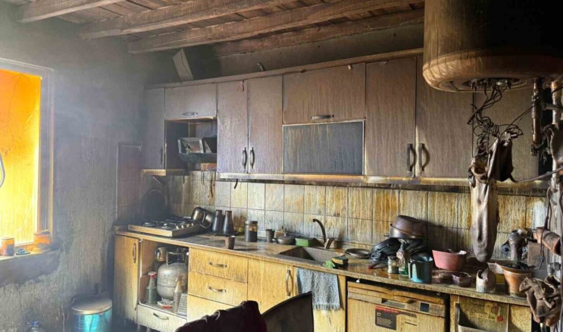 Çorum’un Sungurlu ilçesinde bir ev yangını meydana geldi ve itfaiye