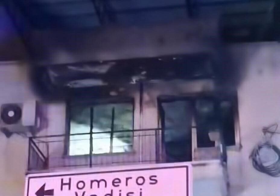 İzmir’in Bornova ilçesinde, Kızılay Mahallesi’nde bulunan 3 katlı bir apartmanın