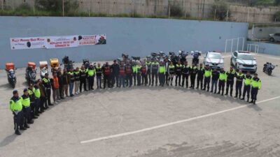 Jandarma ekipleri, İzmir’in Aliağa ilçesinde motosiklet kazalarını azaltmak ve sürücülerin