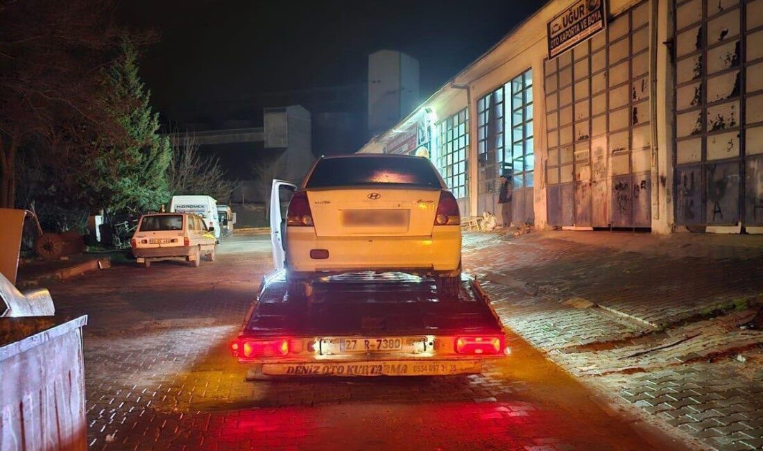 Besni ilçesinde alkollü olduğu belirlenen bir sürücü, polis ekiplerine direnç