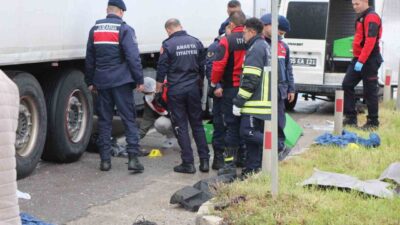Amasya’da bir cenazeden dönen ailenin otomobili, tır ile çarpışarak 10