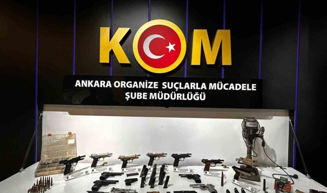 Ankara’da suç örgütlerine silah sağladıkları belirlenen şüphelilere yönelik yapılan operasyonlarda