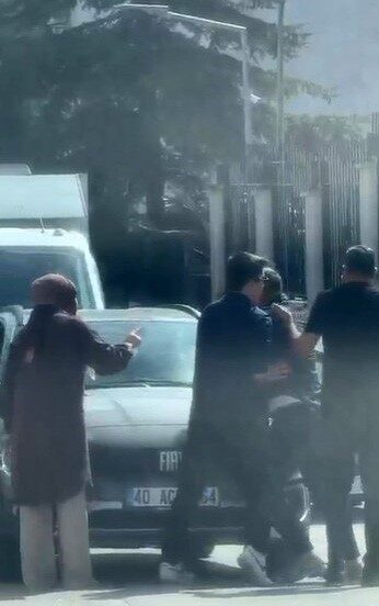 Sincan ilçesine bağlı Yenikent Mahallesi’nde, iki sürücü arasında “yol verme”