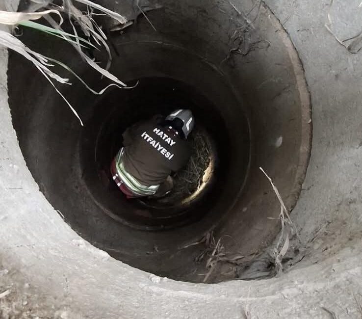 Hatay’ın Antakya ilçesinde, 4 metre derinliğindeki bir kuyuya düşen ve