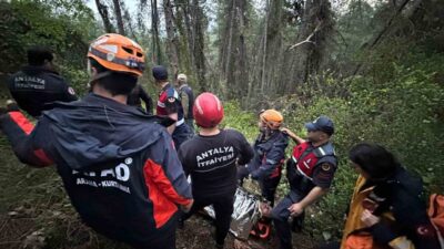 Aksu ilçesinde 80 metrelik uçuruma yuvarlanarak yaralanan bir adam, jandarma,