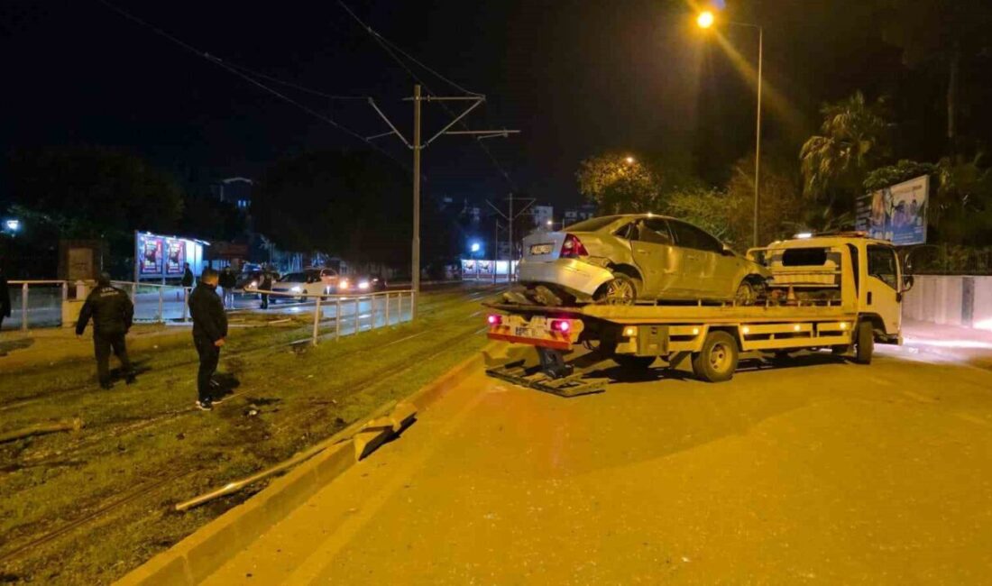 Antalya’nın Muratpaşa ilçesinde meydana gelen trafik kazasında alkollü bir sürücü
