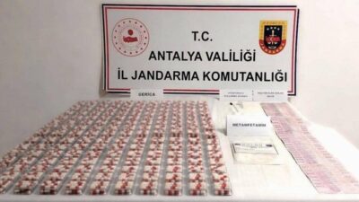 Antalya’nın Konyaaltı ilçesinde jandarma ekipleri tarafından gerçekleştirilen bir uyuşturucu operasyonunda