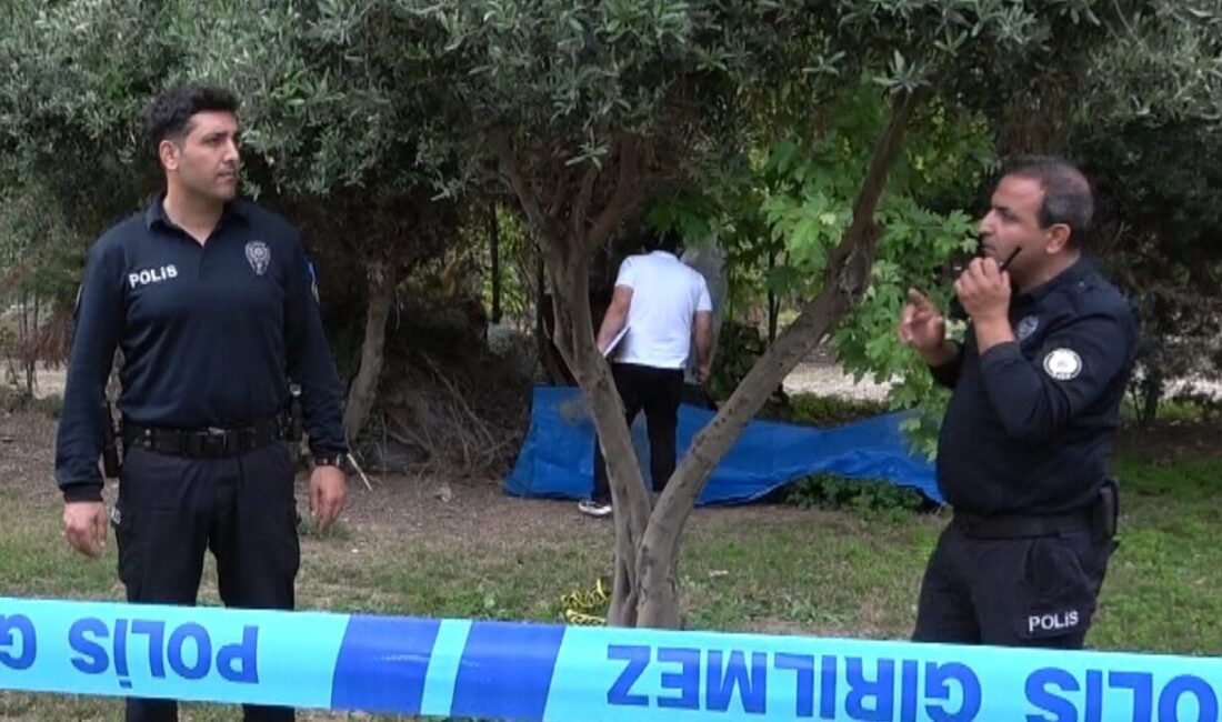 Antalya’nın Konyaaltı ilçesinde, Arapsuyu mahallesinde, ağaçlık alanda bir kişinin cansız