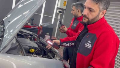 Elazığ’da, bir satıcı ve alıcı, araçlarını oto ekspertizden geçirdiklerinde büyük