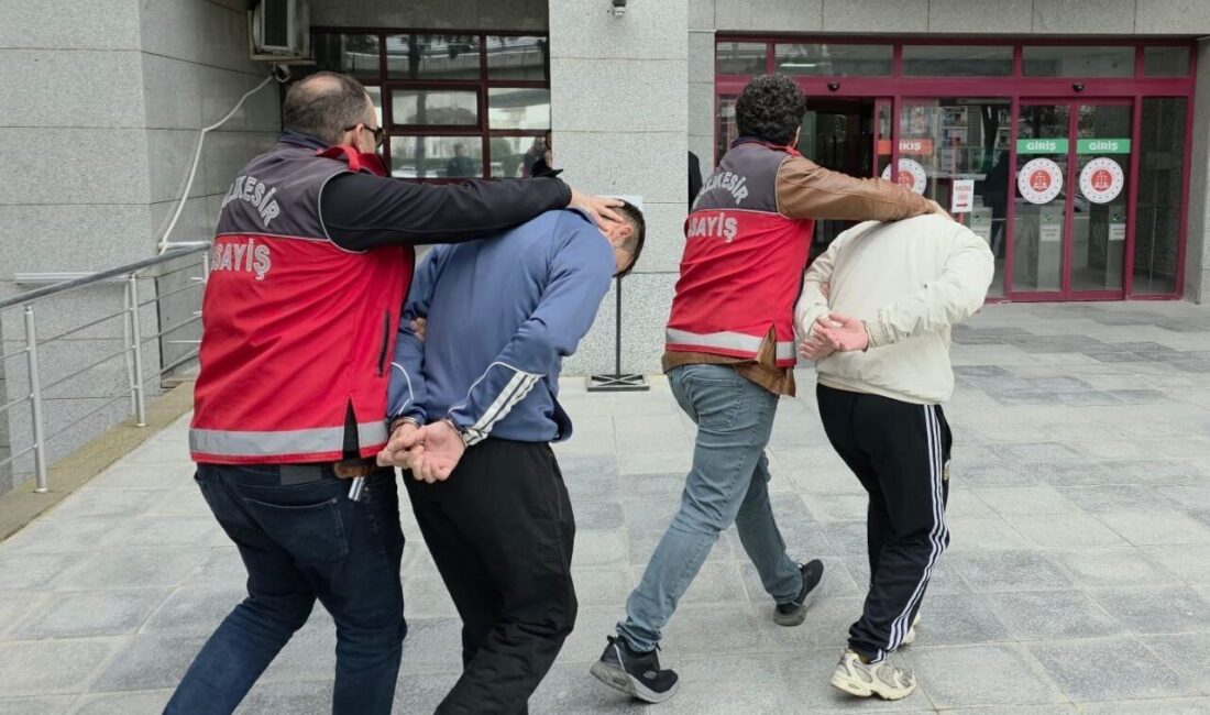 Balıkesir’de yaşanan olayda yemek yiyen araştırma görevlisi Semih Kaçmaz’ın motosikletle