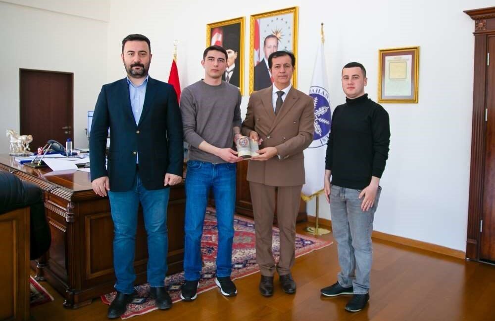 Azerbaycan Bakü Slav Üniversitesi’nin Balkan Çalışmaları ve Mütercim-Tercümanlık bölümlerinde öğrenim