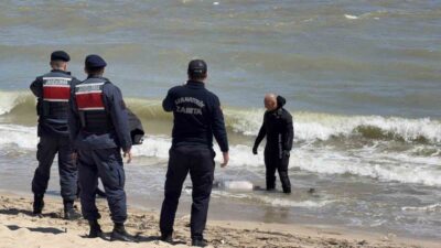 Arnavutköy ilçesine bağlı Karaburun Sahili’nde bir erkek cesedi, kıyıya vurmuş