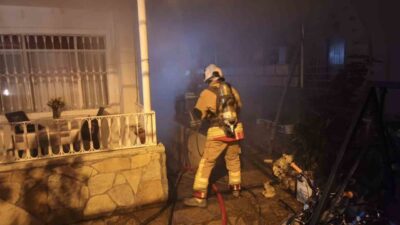 Arsuz ilçesinde meydana gelen yangında, Gözcüler Mahallesi’nde bulunan bir müstakil