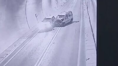 Artvin-Erzurum karayolunun 7. kilometresinde meydana gelen bir kazada, iki kamyonetin