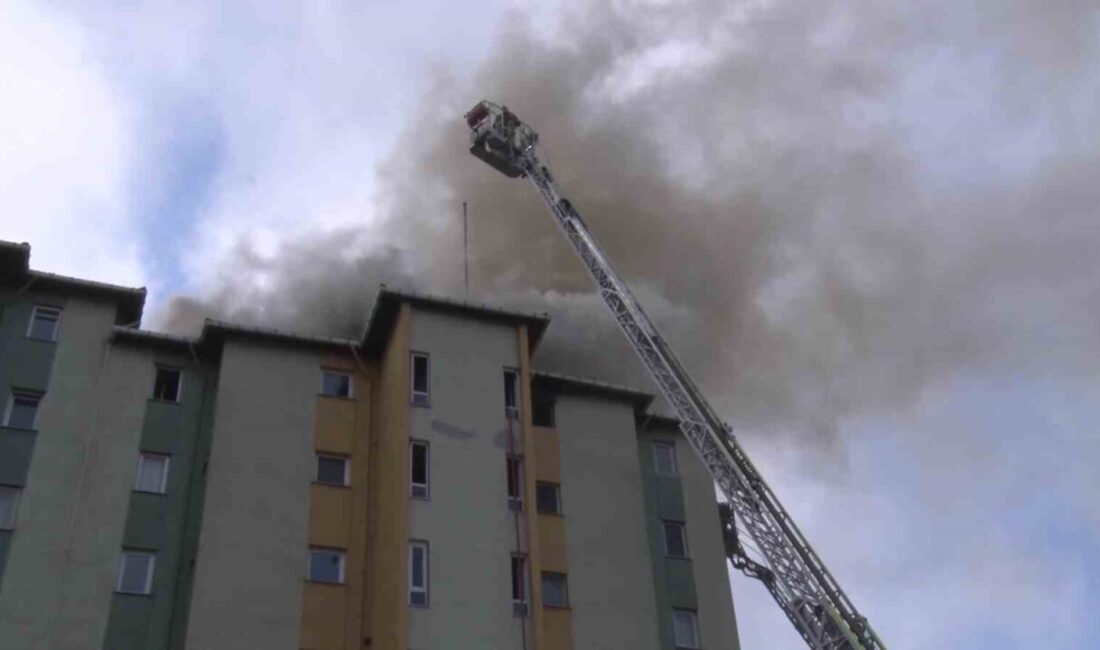 Ataşehir’deki bir sitede bir dairede çıkan yangın büyük kargaşaya yol