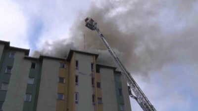 Ataşehir’deki bir sitede bir dairede çıkan yangın büyük kargaşaya yol