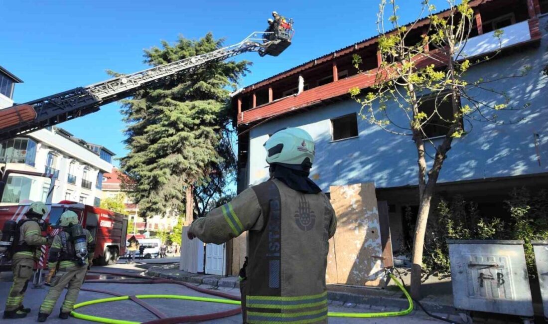Avcılar ilçesinde bulunan boşaltılmış iki katlı harabe binada, itfaiye ekiplerinin