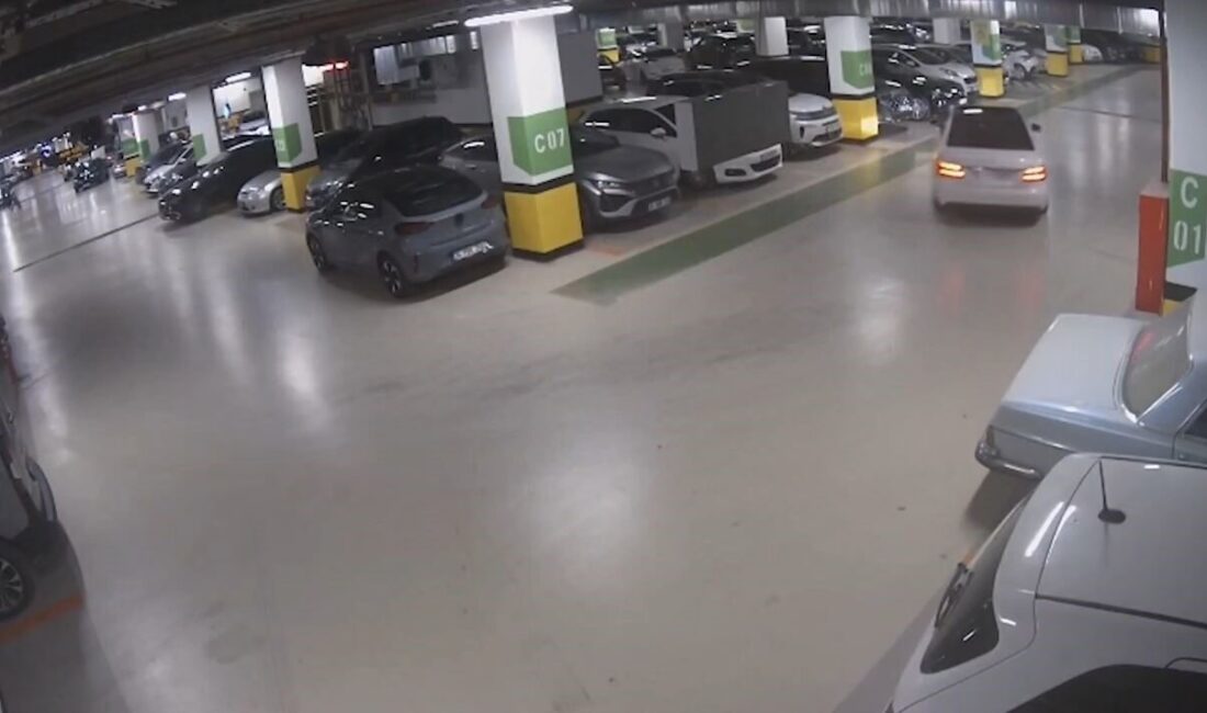 İstanbul’un Sarıyer ilçesinde bulunan bir alışveriş merkezinin otoparkında drift yaparak