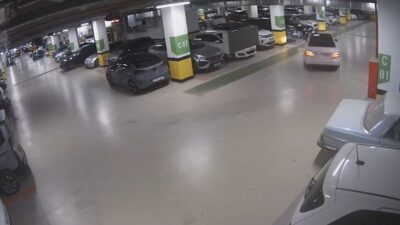 İstanbul’un Sarıyer ilçesinde bulunan bir alışveriş merkezinin otoparkında drift yaparak