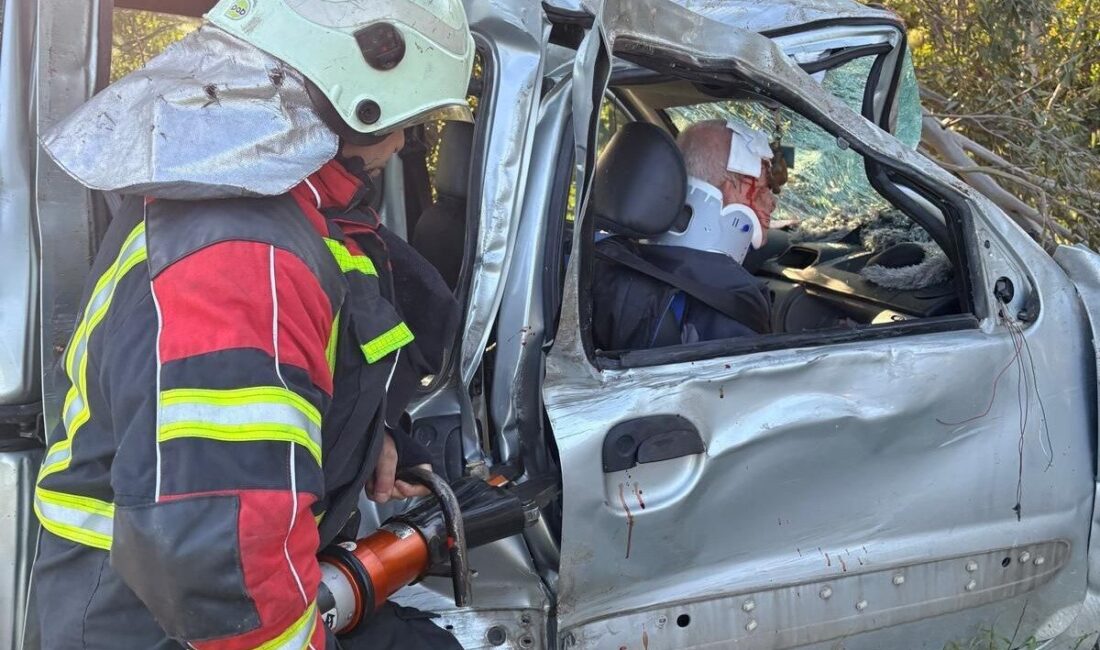 Aydın’ın Germencik ilçesinde meydana gelen trafik kazasında ticari araç takla