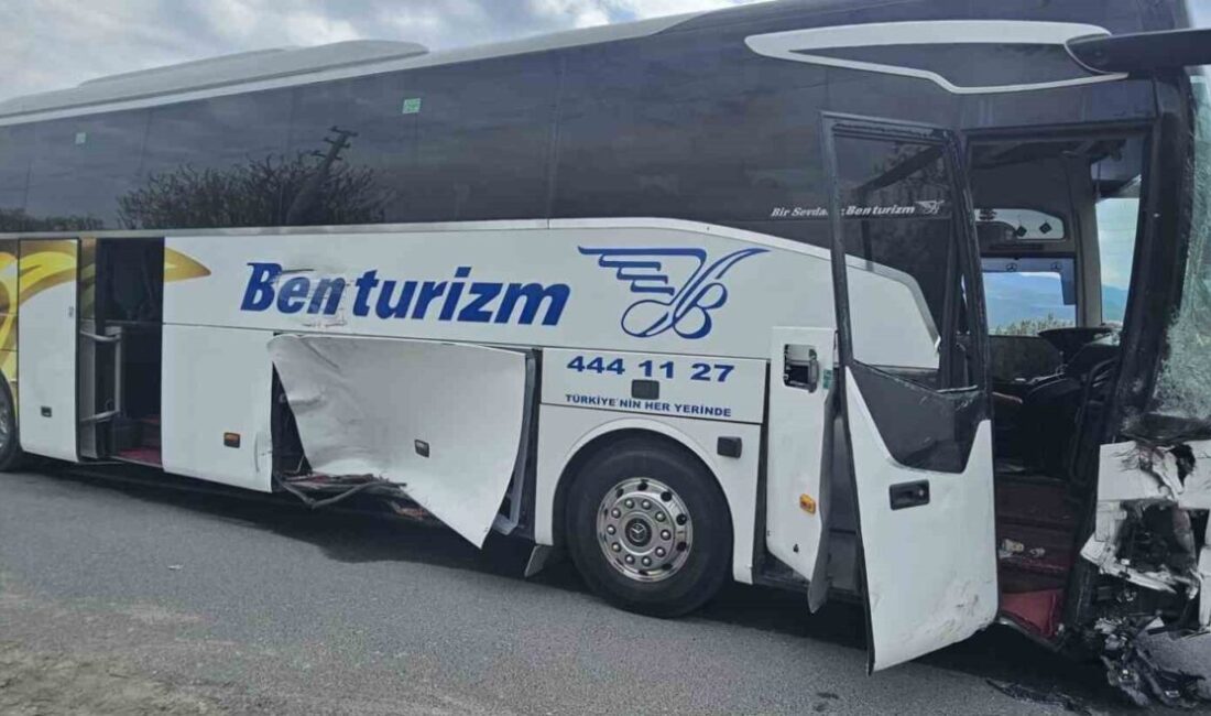 Aydın’ın Buharkent ilçesinde gerçekleşen zincirleme trafik kazasında bir kişi vefat