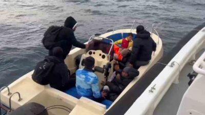 Çanakkale’nin Ayvacık ilçesi açıklarında, Sahil Güvenlik Komutanlığı ekipleri tarafından lastik