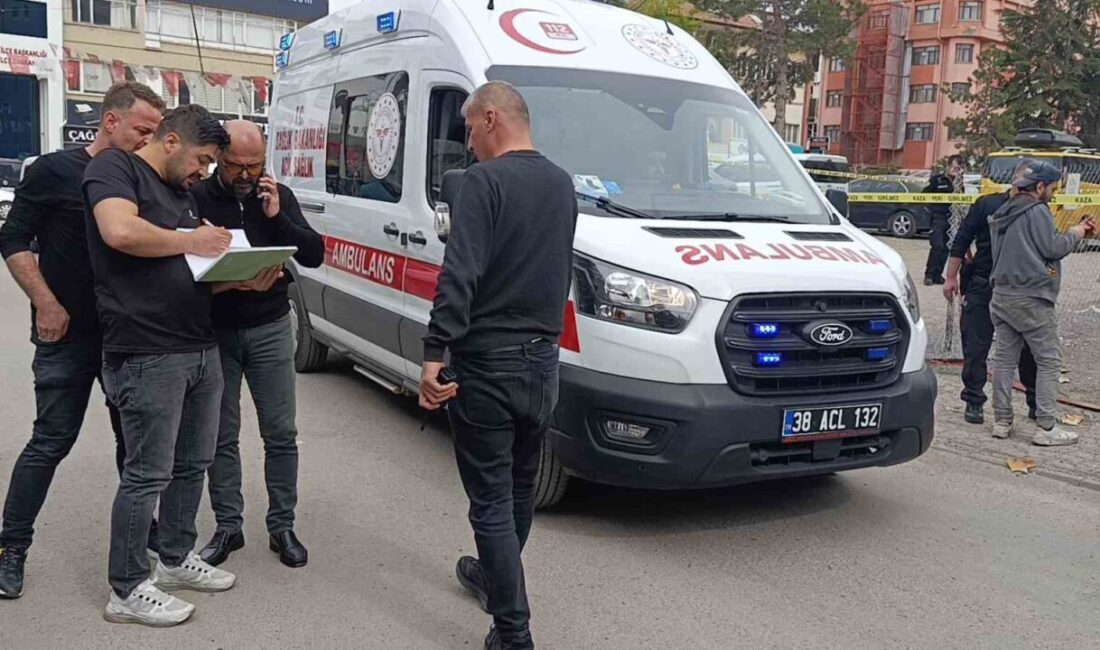 Kocasinan ilçesinde meydana gelen olayda baba ile oğlu tarafından ateş