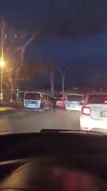 Kocaeli’nin Körfez ilçesinde, bir uygulama noktasından kaçan ve polise çarpmaya