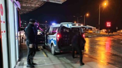 Samsun’un Bafra ilçesinde meydana gelen bıçaklı kavgada 3 kişinin yaralanmasıyla