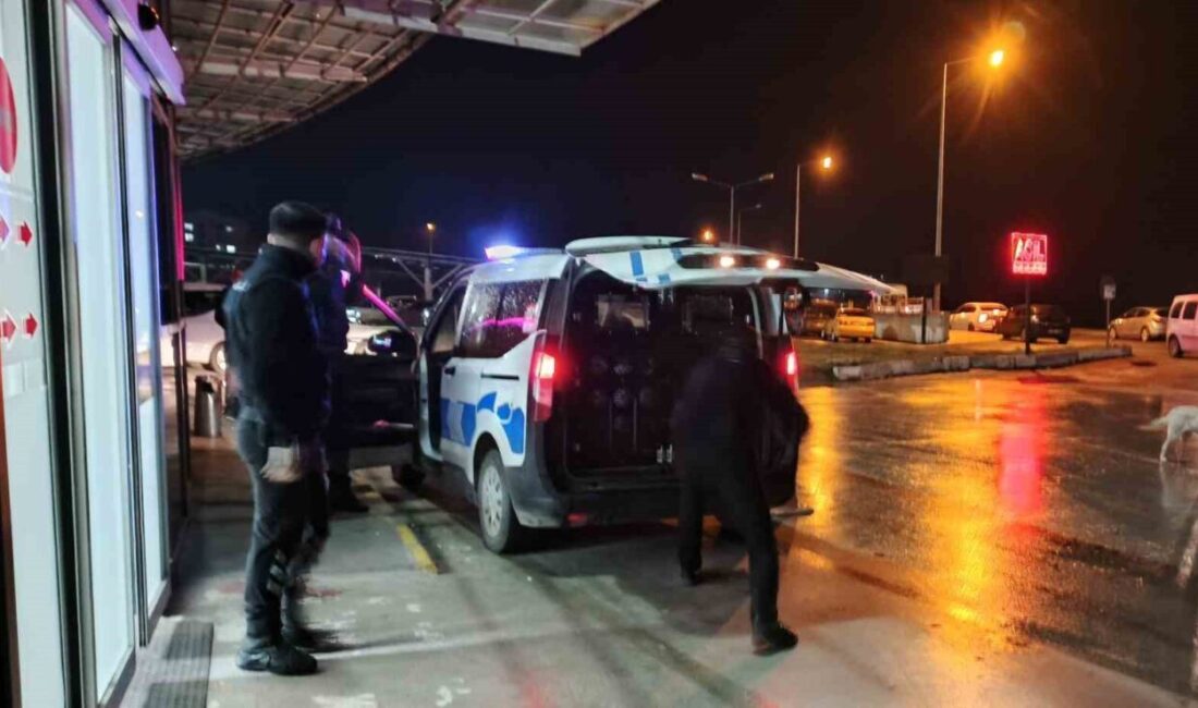 Bafra ilçesinde meydana gelen olayda 3 kişi yaralandı ve 2