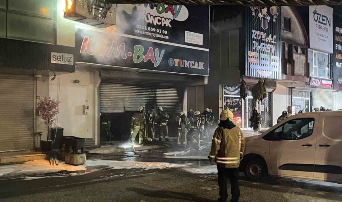 İSTOÇ Ticaret Merkezi’ndeki iki katlı işyerinde meydana gelen yangın, itfaiye