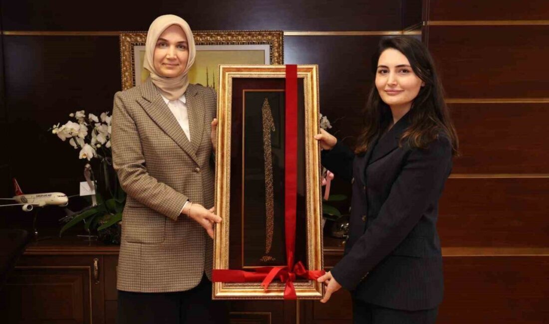 Bahşılı Kaymakamlığı tarafından yürütülen Okuyan Kadınlar Kulübü Projesi, kadınları hem