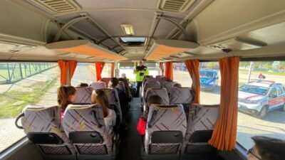 Balıkesir’de jandarma ekipleri, öğrencilerin güvenliğini sağlamak amacıyla okul çevresi ve