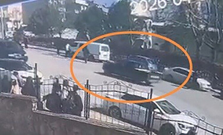 Bursa’nın İnegöl ilçesinde, 1. kattaki bir apartmanın balkonundan düşen 3